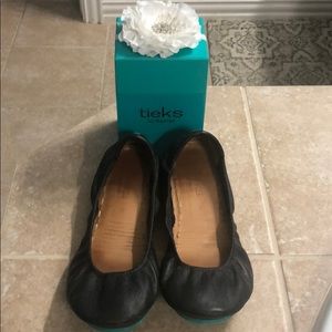 Black Tieks size 9